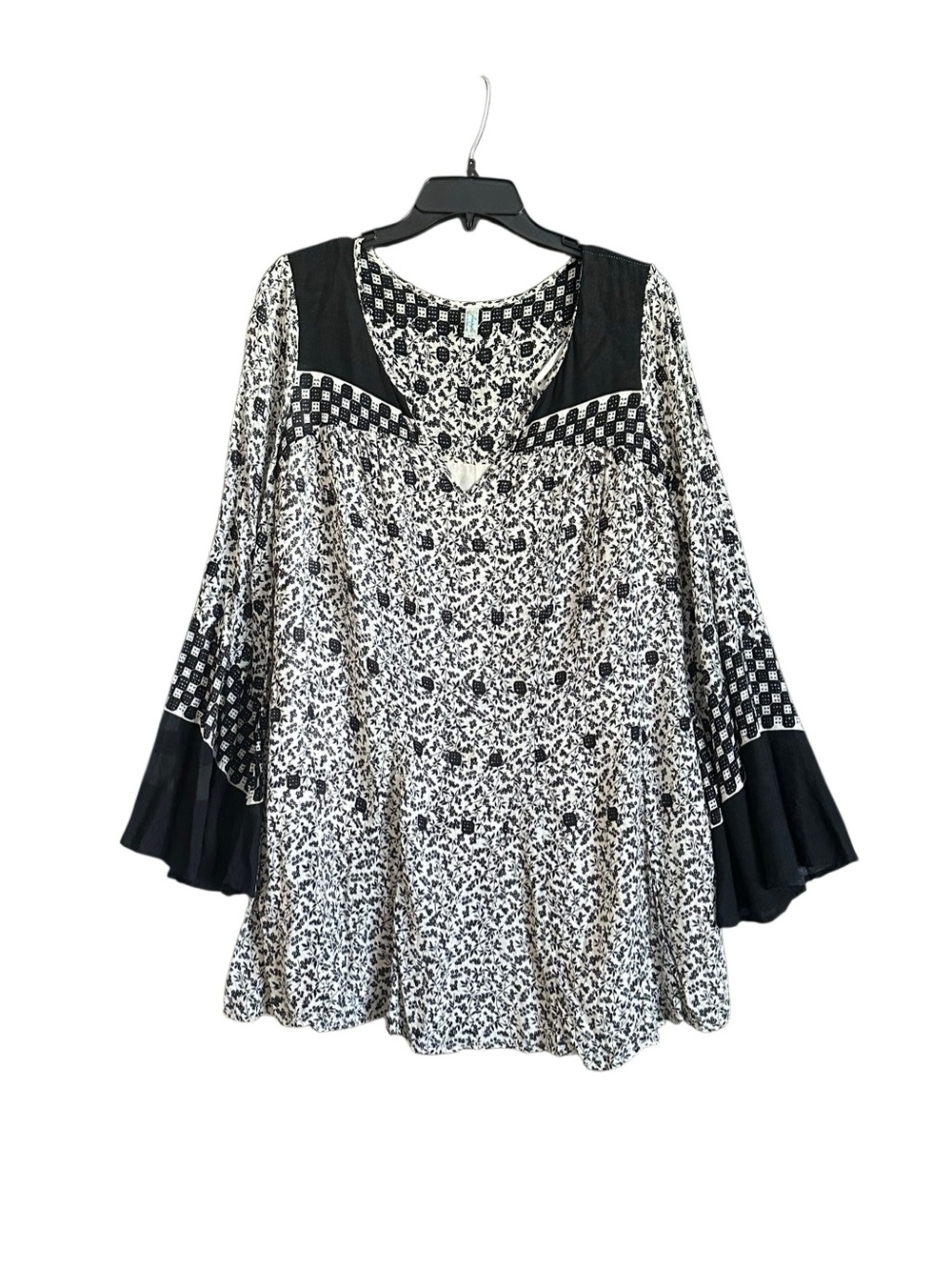 Free People Black & White Mixed-Print V-Neck Women's Tunic Top. Size S